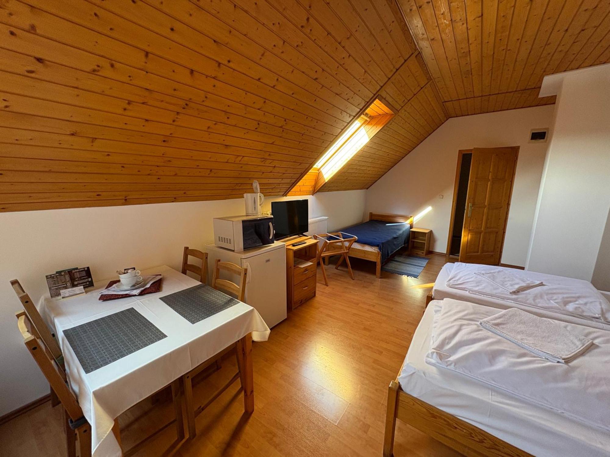 Haramia Csapszek Es Fogado Hotel Szombathely Luaran gambar
