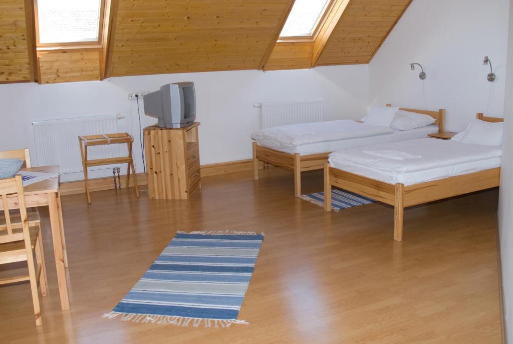 Haramia Csapszek Es Fogado Hotel Szombathely Luaran gambar