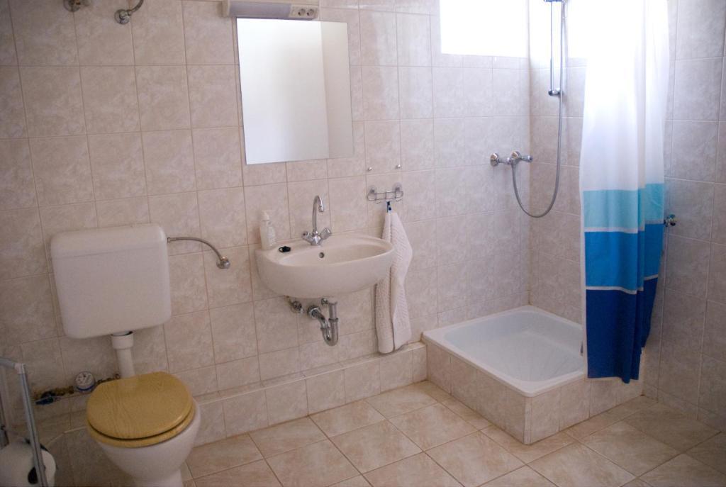 Haramia Csapszek Es Fogado Hotel Szombathely Bilik gambar