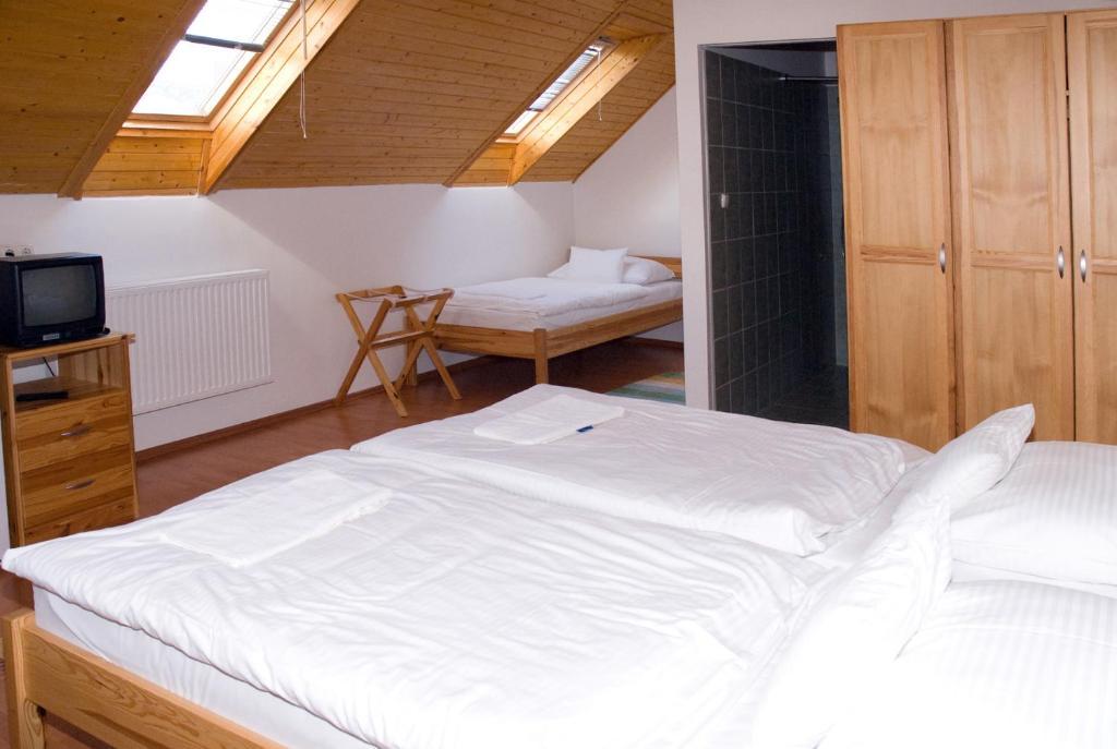Haramia Csapszek Es Fogado Hotel Szombathely Luaran gambar