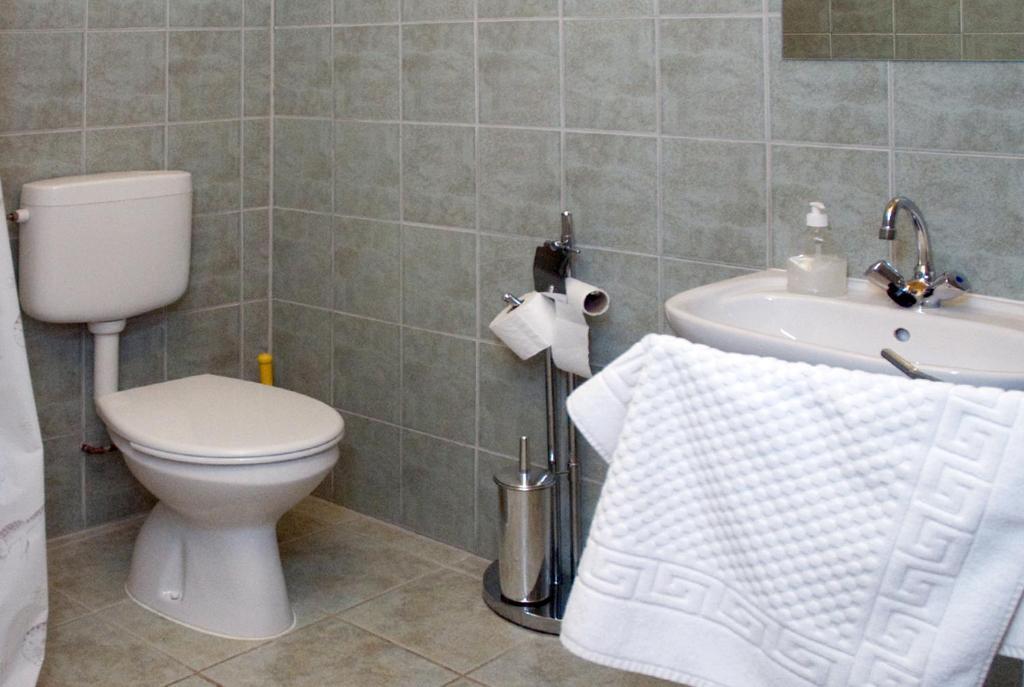 Haramia Csapszek Es Fogado Hotel Szombathely Bilik gambar