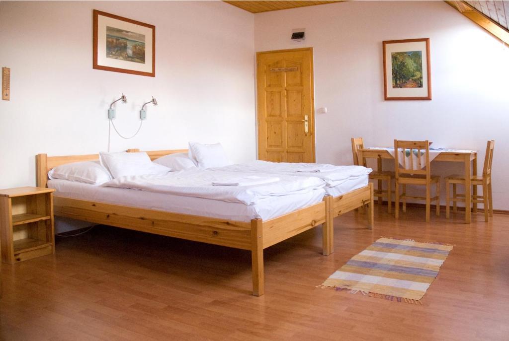 Haramia Csapszek Es Fogado Hotel Szombathely Bilik gambar