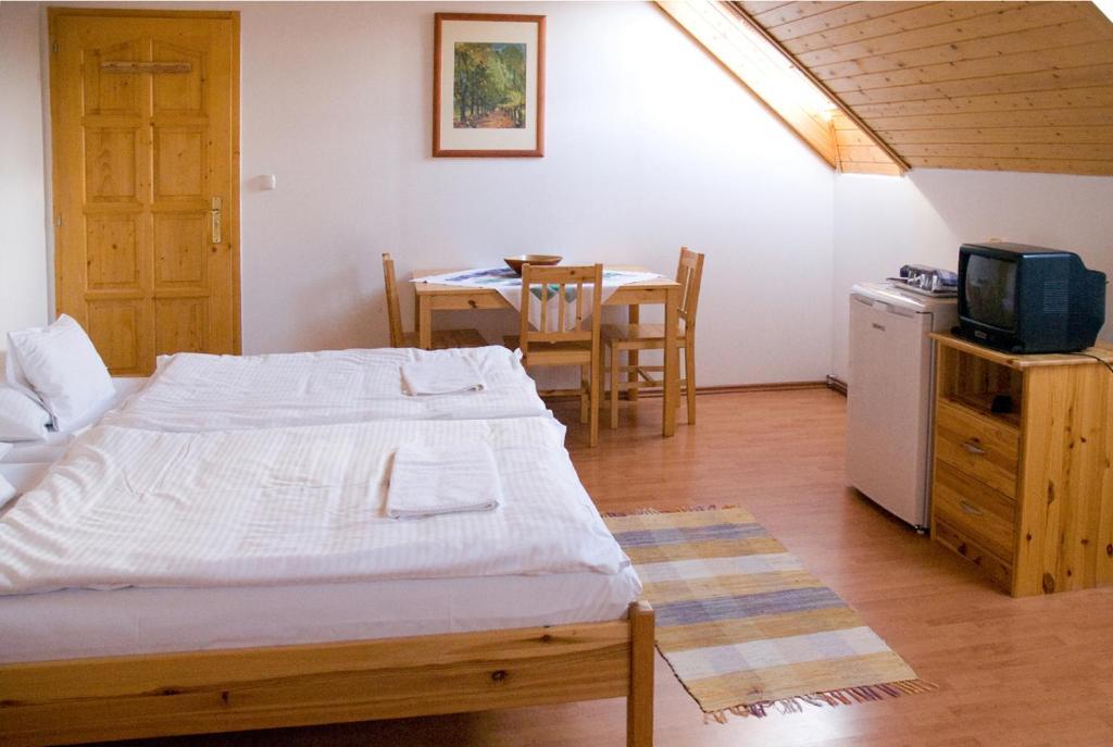 Haramia Csapszek Es Fogado Hotel Szombathely Bilik gambar