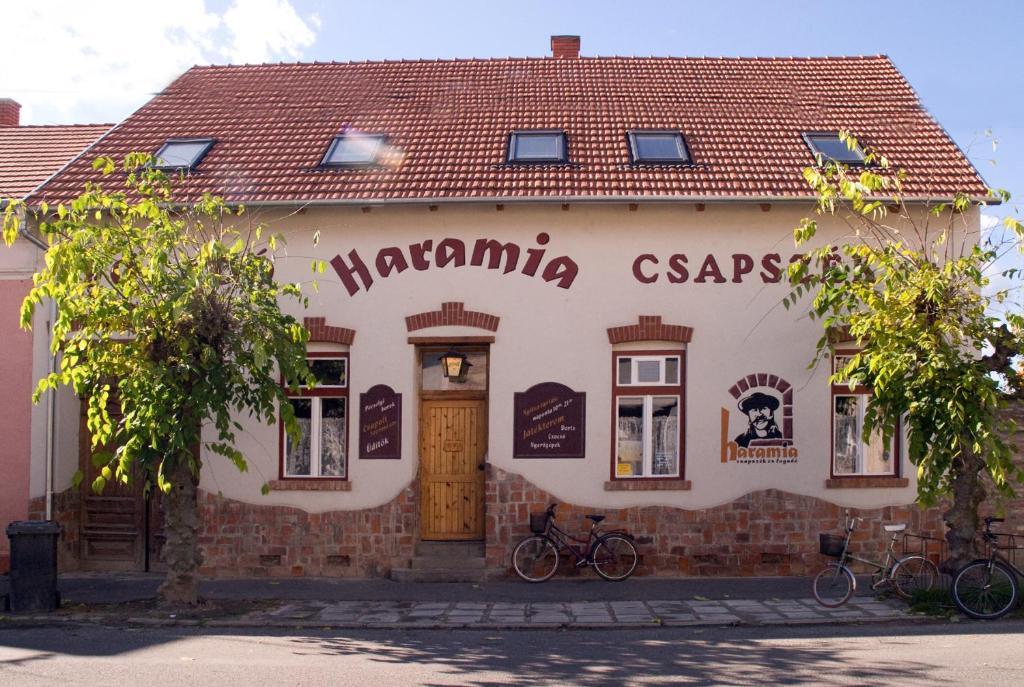 Haramia Csapszek Es Fogado Hotel Szombathely Luaran gambar