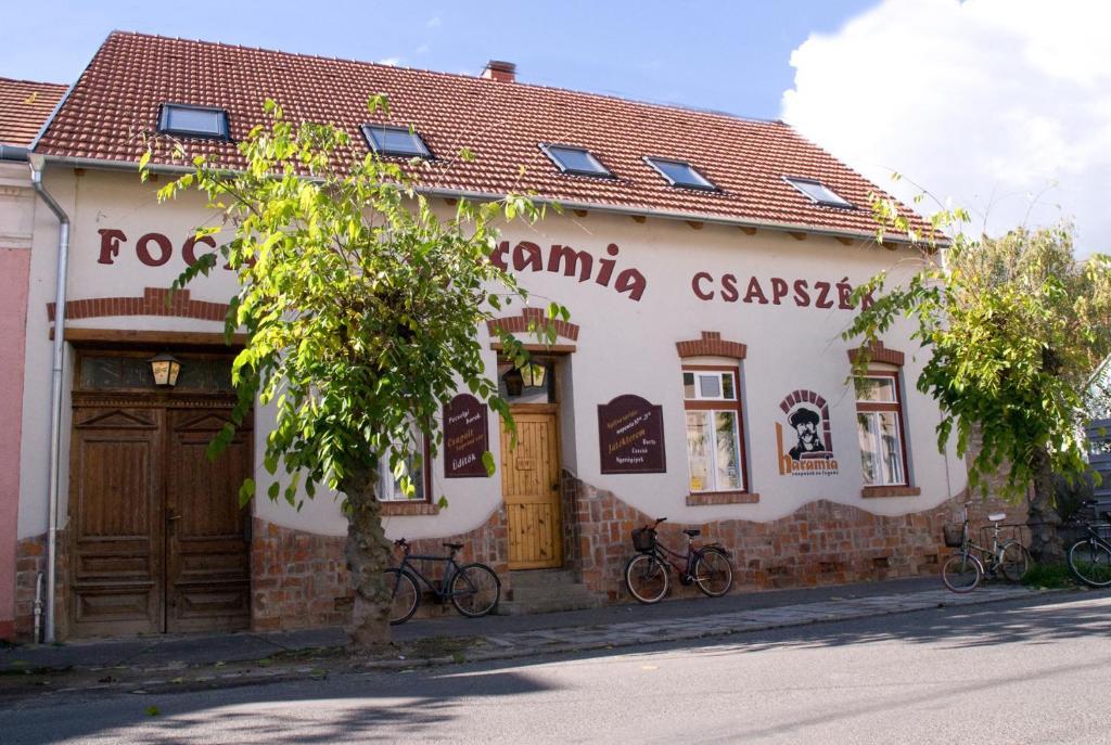 Haramia Csapszek Es Fogado Hotel Szombathely Luaran gambar